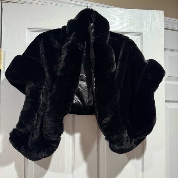 Accessories - Black Faux Fur Shrug. Holiday/Party/Winter. Never worn. Precise craftsmanship.
